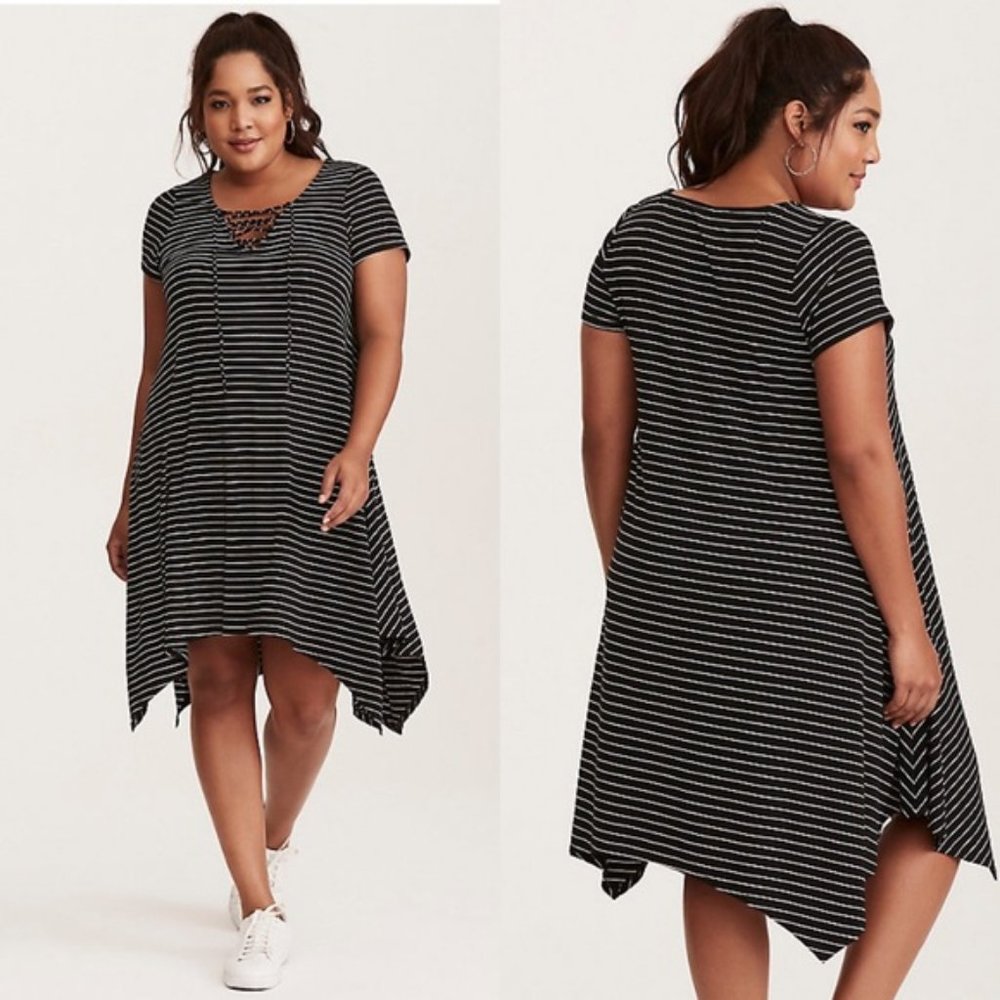 Torrid 0X 14 16 T-Shirt Dress Jersey Trapeze Black White Striped Lace Up Stretch